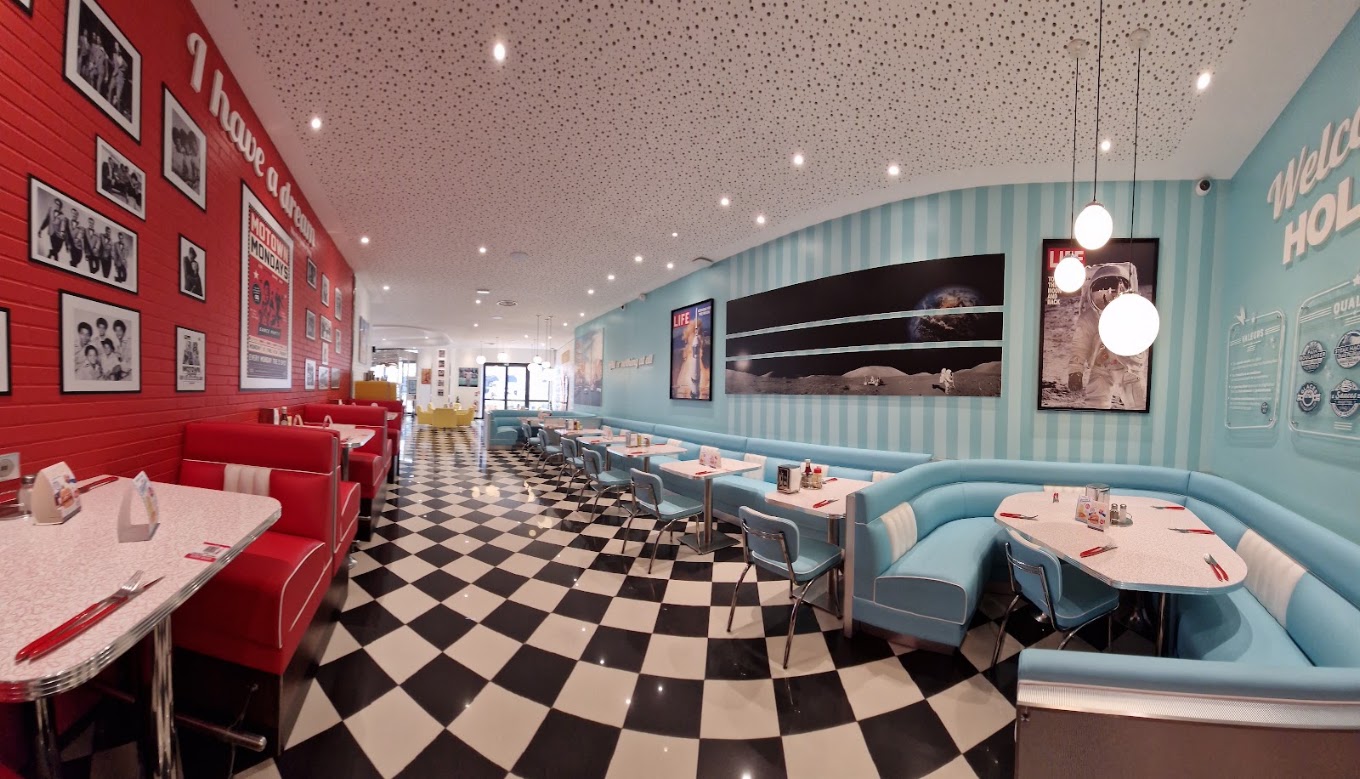 Restaurant diner américain – CA 1,37 M€ – Plaisir / Les Clayes-sous-Bois (78) - Photo 2