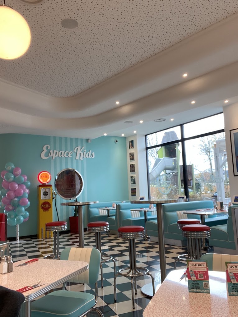 Restaurant diner américain – CA 1,37 M€ – Plaisir / Les Clayes-sous-Bois (78) - Photo 4