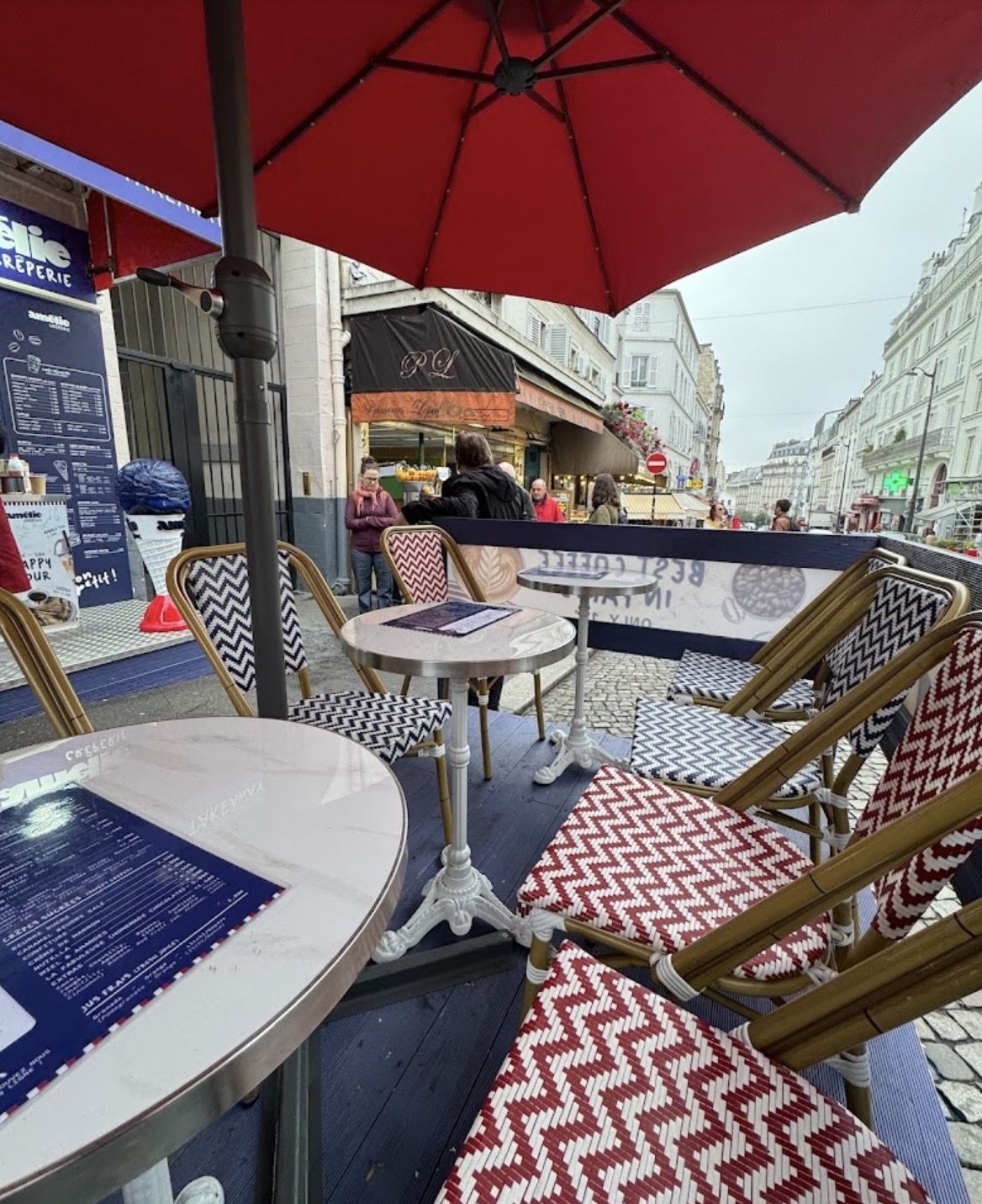 Restaurant avec terrasse – Rue Lepic, Montmartre – Paris 18e - Photo 4
