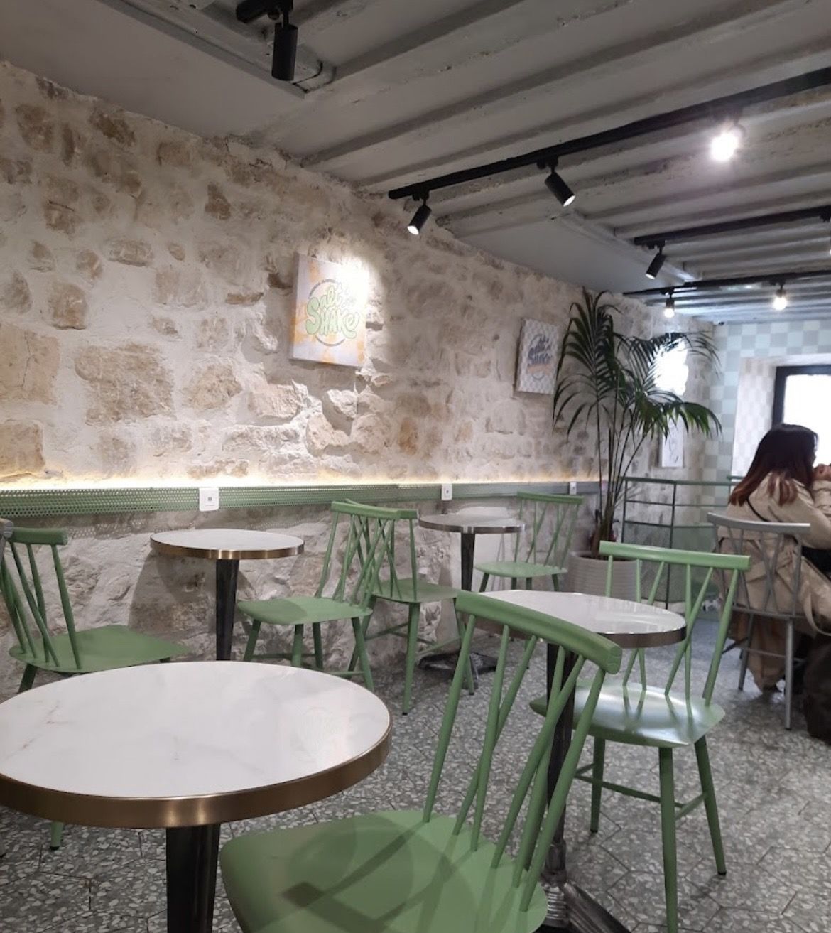 Restaurant avec terrasse – Rue Lepic, Montmartre – Paris 18e - Photo 6